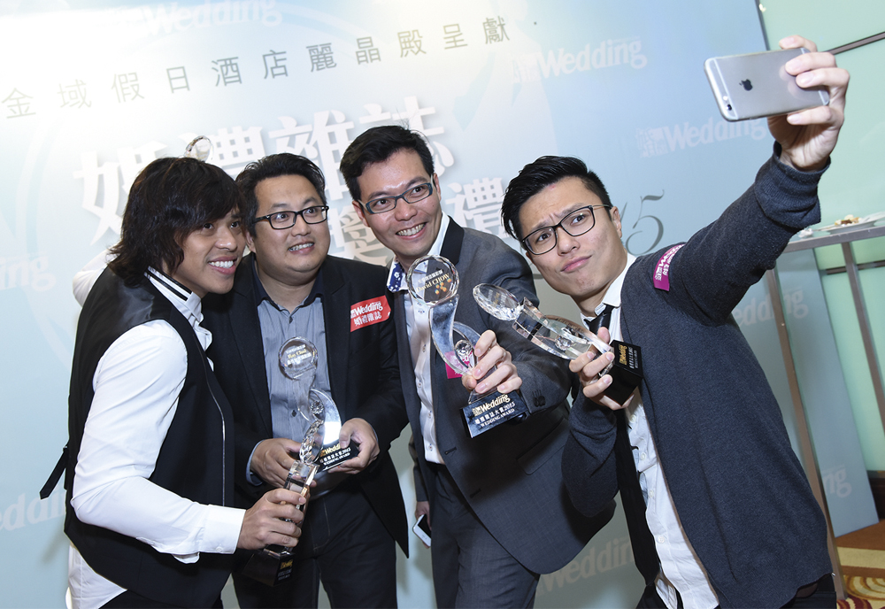Larry Wong (左二)、Ray Chui (左一)、David Chow (右一)、Ming Yung (右二) 興奮自拍
