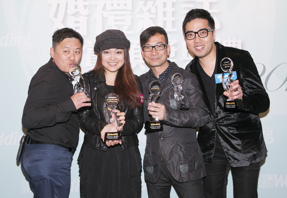 Simon Ho (左二)、Maggie Wong (左一)、Ming Chan (右一)、Tim Lau (右二) 開心地合照