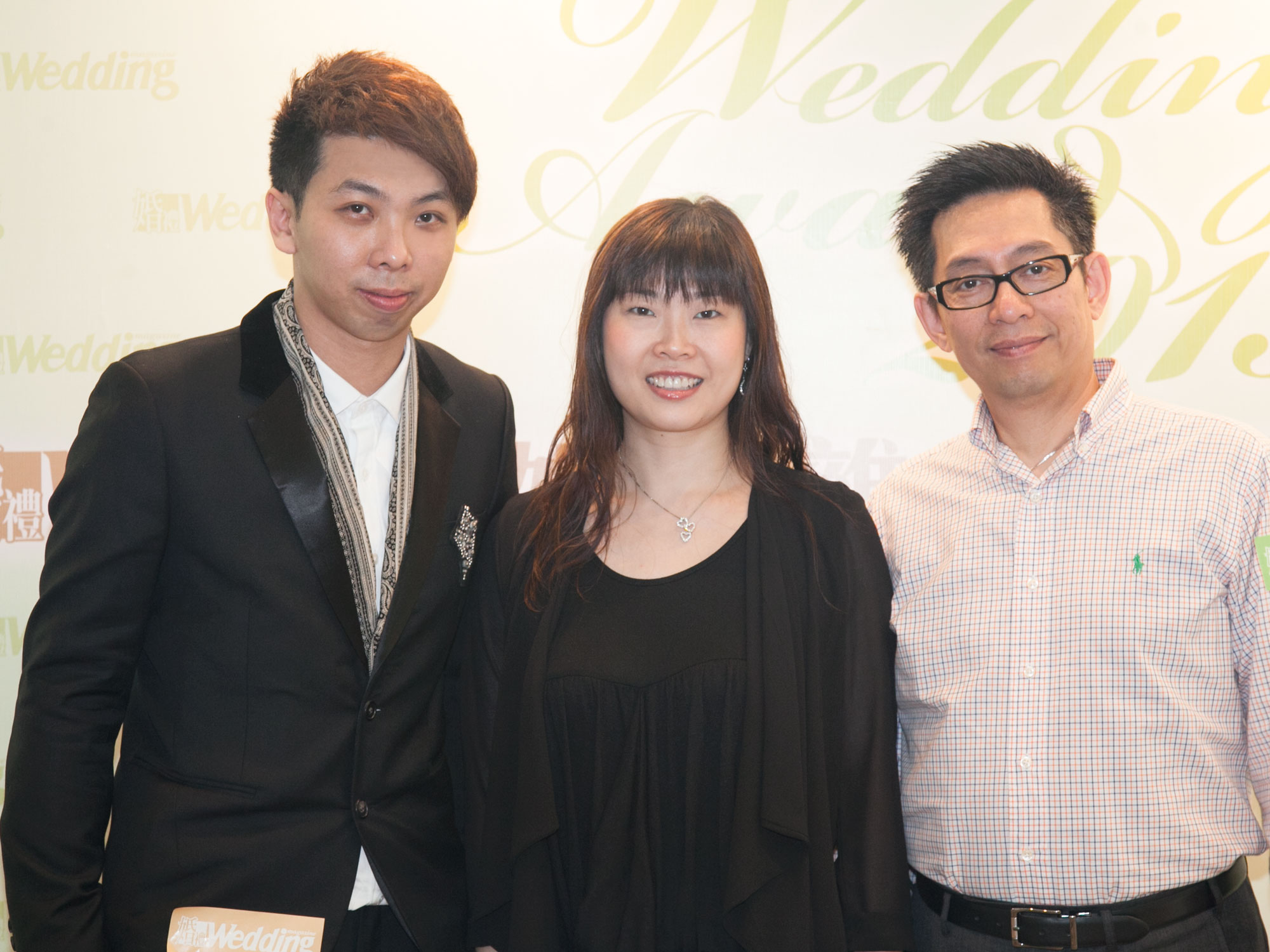 欣蕎婚紗的 Rebecca 及 Stephen 與婚禮雜誌的 Sales & Marketing Manager Ivan Chan合照