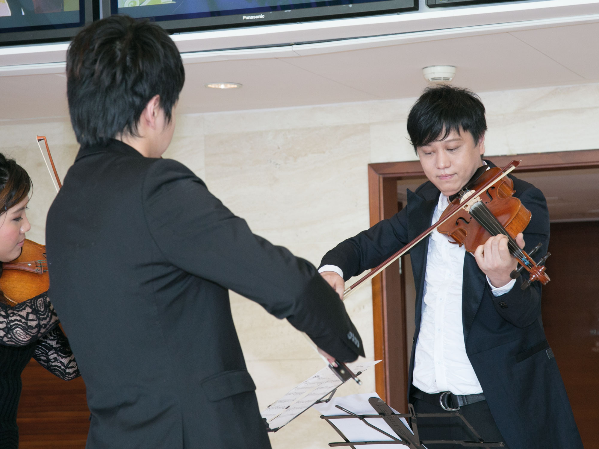 著名小提琴家 Vincent Liauw 與其學生合奏艾爾加的愛的禮讚（Salut d'Amour）