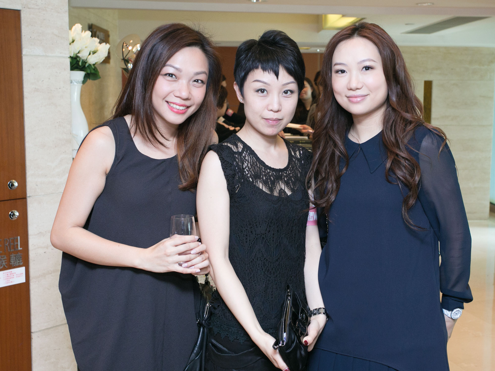 婚禮雜誌廣告部經理 Angie Yeung 與 Kate Jean Couture 的創辦人 Kate（右）合照