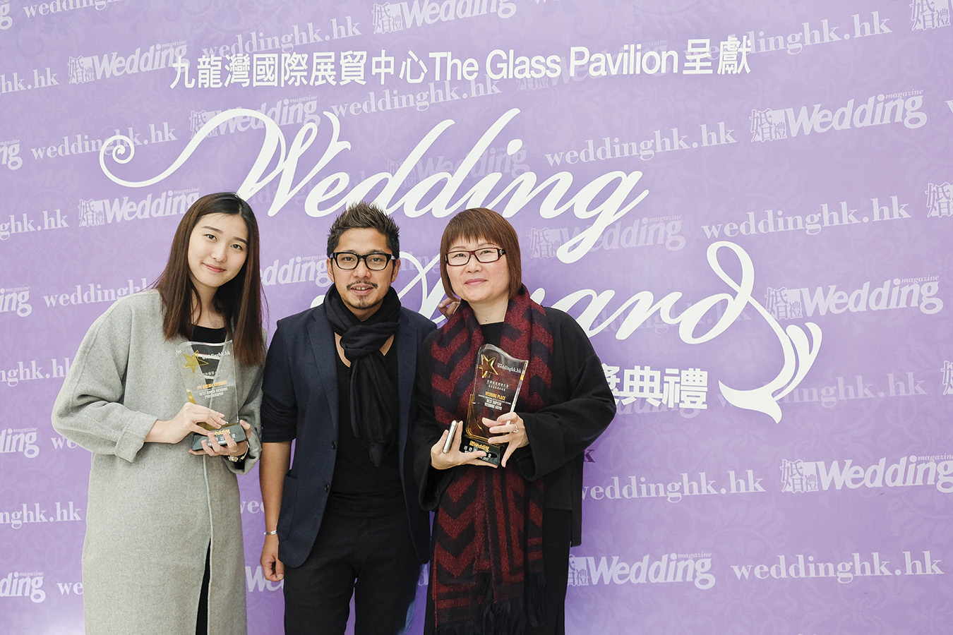 法國婚紗攝影、蒙娜麗莎、My Dream Wedding及Wedding Place的Olivia (右) 及Kennis (左) 與攝影師好友CM Leung合照