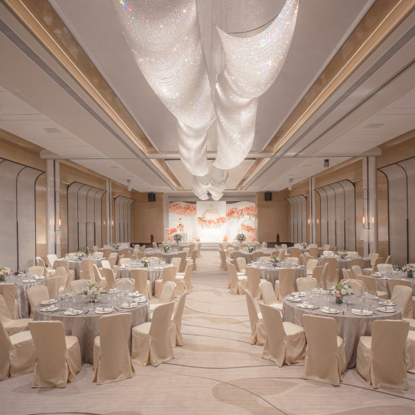 01 Grand Ballroom - Interior - retouched